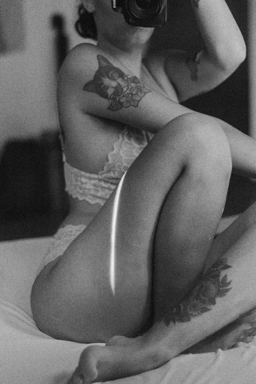 "הפיתוי של החשפניות: למה אנשים נמשכים אליהן?"